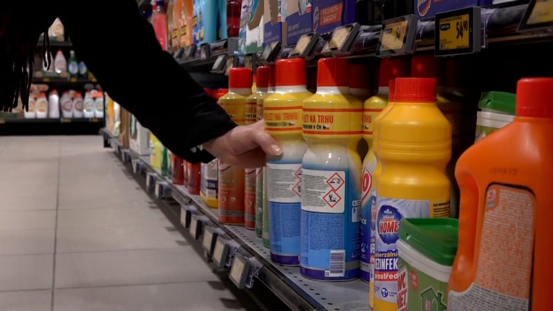 Nákup čistících prostředků? Jen po ověření dospělosti, hlásí pokladny. Důvod mnohé překvapí