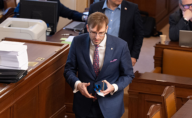 Poslanci se přeli o přerozdělení miliard VZP, které má díky uprchlíkům z Ukrajiny