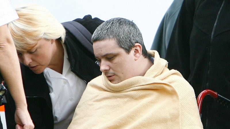 Brutální vrah britských školaček zemřel za mřížemi. Vězeň mu měl tyčí „rozpůlit hlavu“