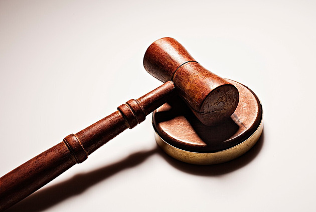 Znásilňoval nezletilé neteře své družky, líčením praktik flirtoval se ženami, viní muže