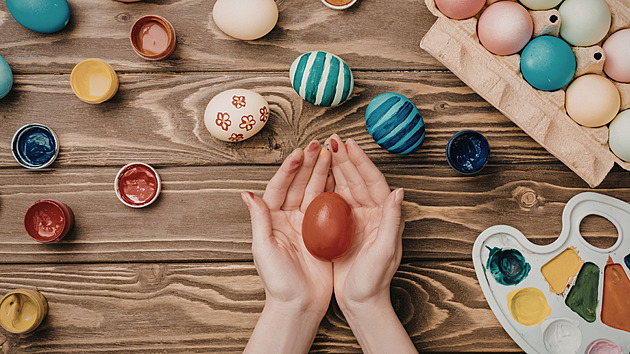 Velikonoce zdraží hlavně vejce a mouka. A na čem Češi letos naopak ušetří