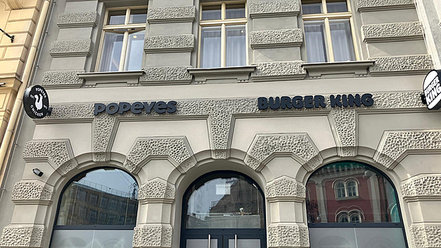 Popeyes a Burger King pod jednou střechou. V Praze vznikl unikátní koncept