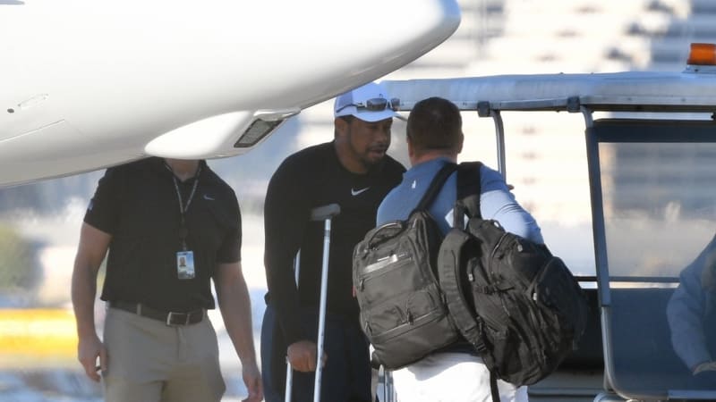 Tiger Woods měl vážnou autonehodu: Jeho vůz skončil na střeše. Snímky ukazují, jak je na tom 