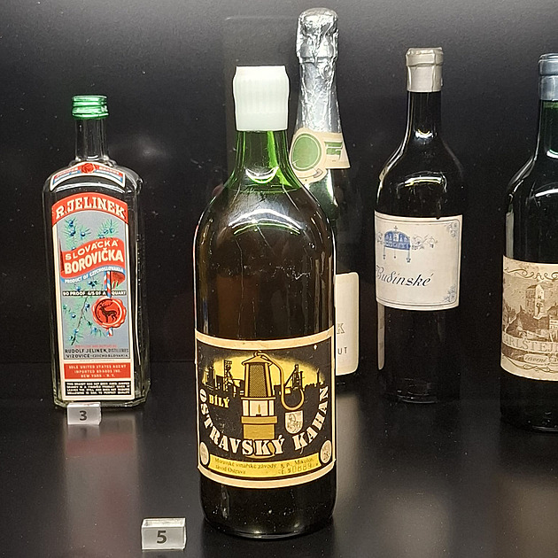 Muzeum shánělo legendární Ostravský kahan. Plnou lahev objevila farářka ve sklepě