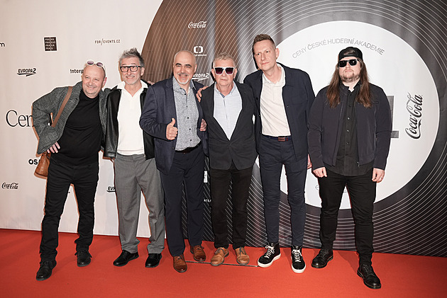 Koukněte na ty blbečky, jak se radují, smál se Petr Fiala s Andělem v náručí