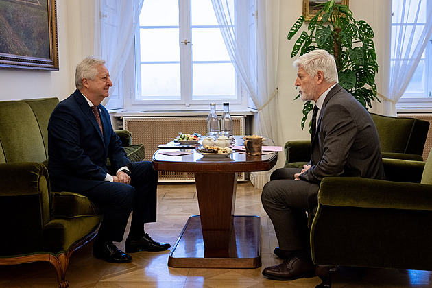 Ministerstvo obrany zakázalo publikovat rozhovor s Pavlem. Absurdní, reagoval Hrad