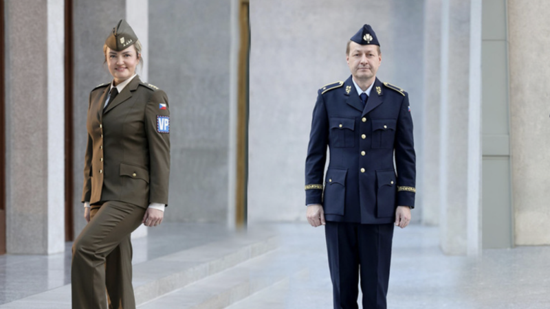 ANKETA: Armáda ukázala nové uniformy. Kombinují tradici a nadčasový střih. Jak se vám líbí?