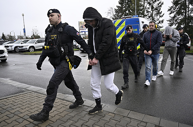 Vazbu opustil další obviněný ve fotbalové korupční kauze, zbývá v ní jediný