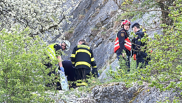 Mladík se zřítil z Branických skal, záchranáři mu už nedokázali pomoct