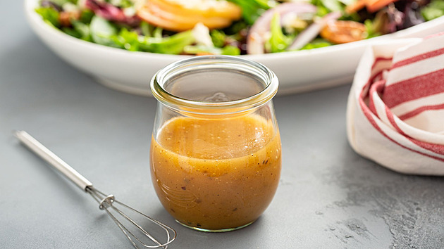 Francouzská vinaigrette: Tajemství dokonalého salátu. Proč se nedaří? Chyba je v jedné věci