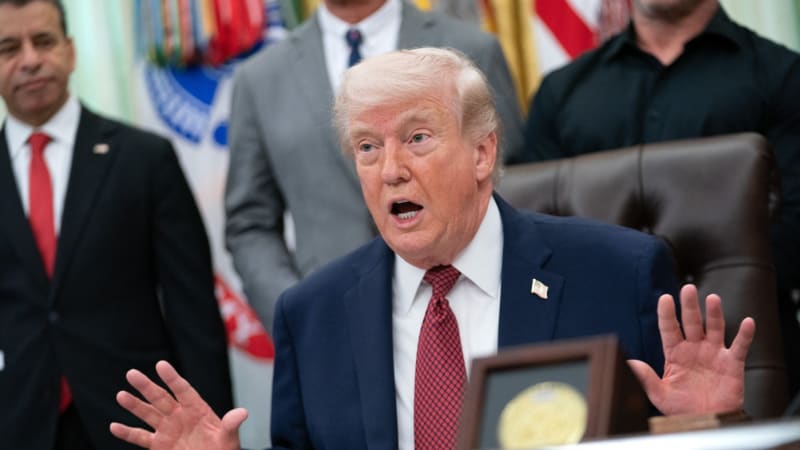 Írán ještě nezaplatil dost vysokou cenu, říká Trump k příměří. Tvrdou ránu zasadil i Evropě