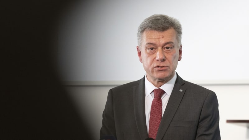 Zvrat v kauze bitcoinového daru: Policie obvinila exministra Blažka