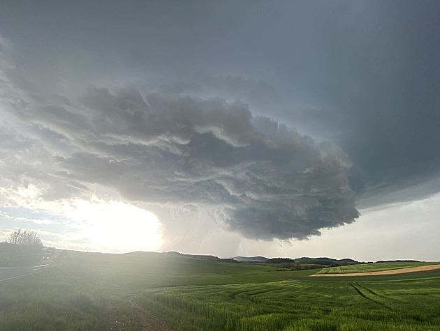 První výrazná supercela roku 2026, radují se meteorologové. Zveřejnili její fotky