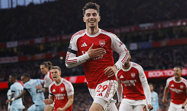 Utrápená výhra Arsenalu, hozená rukavice pro City. Titul kanonýrům přiblížil Havertz
