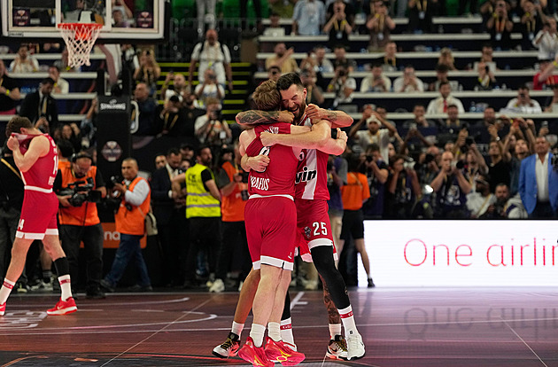V Aténách slaví Olympiakos! Po 13 letech ovládl Euroligu, Madrid trápil Fournier