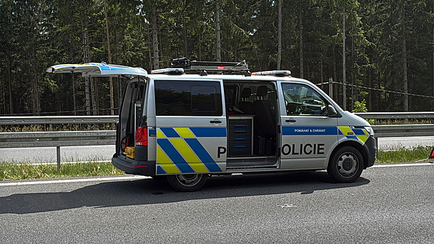 Tragická nehoda uzavřela D2 před Brnem. Osobní auto narazilo do náklaďáku