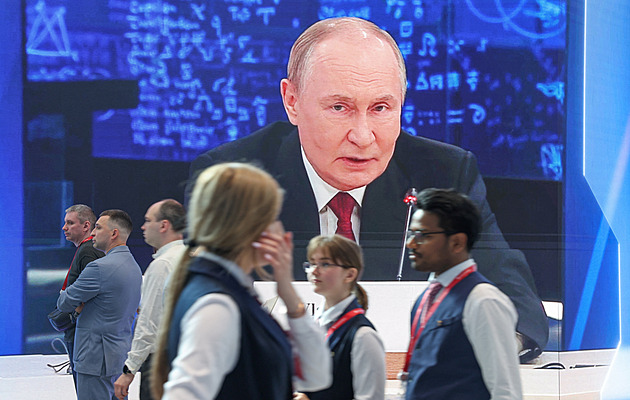 Ukončeme to. Ne, nasaďme atomovky. Putinův „Davos“ se pře, co dál na Ukrajině