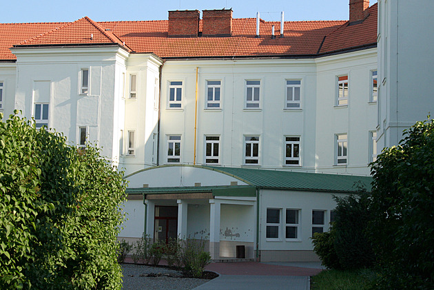 Je tam neřešená šikana, říkají rodiče dětí ze školy, kde se žák pokusil o sebevraždu