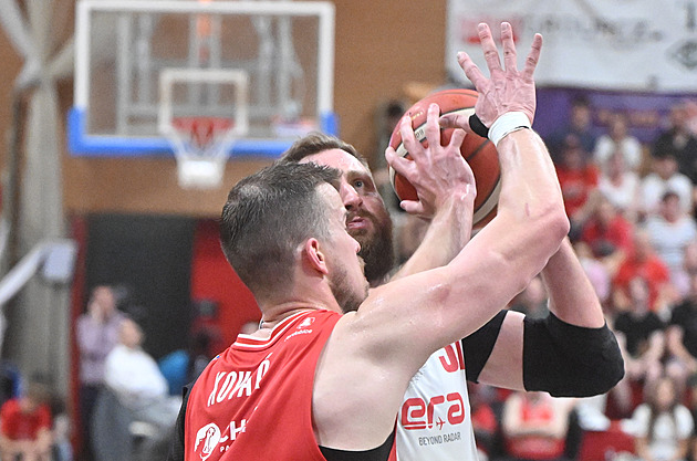 Pardubický hrdina Kovář: Teď si jedeme pro mečbol my do Nymburka