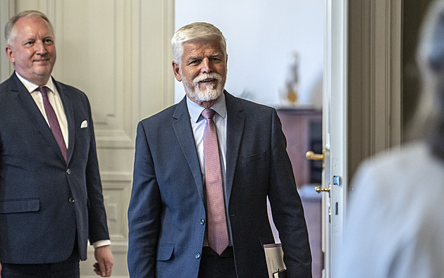 Prezident je automaticky v čele delegace, řekl Pavel. Nepovede ji, reaguje Macinka