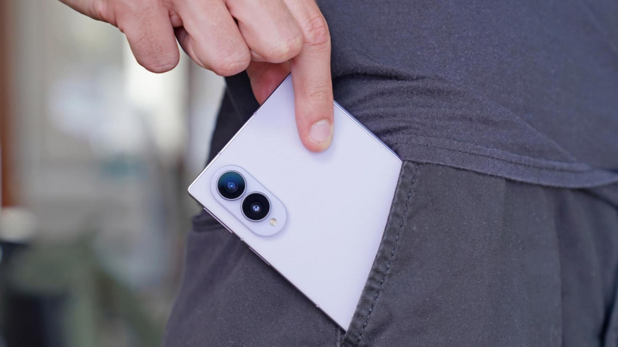 Galaxy Z Fold 8 v testu odolnosti. Pozor na měkký displej a nalepovací čočky