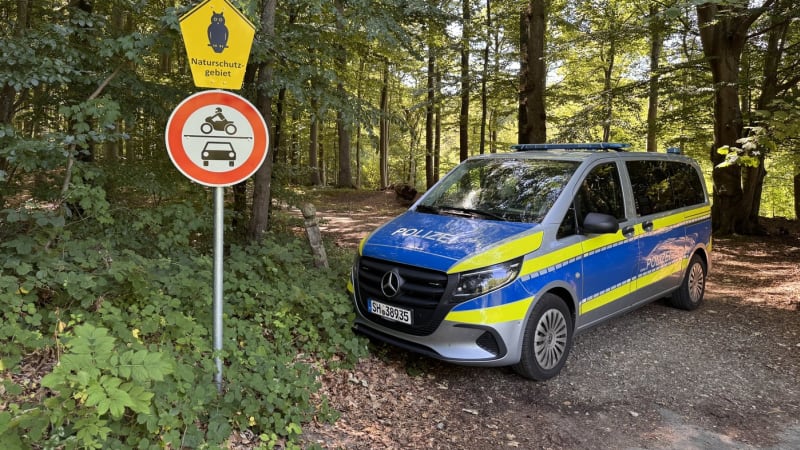 Lovec našel v lese bezhlavý lidský trup zabalený ve fólii. V Německu probíhá velká pátrací akce