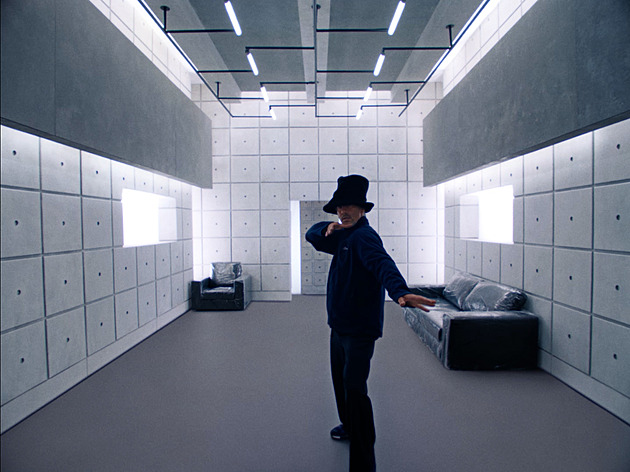 Beefeater oprášil slavný klip od Jamiroquai. Zpěvák v něm volí nealkoholický gin