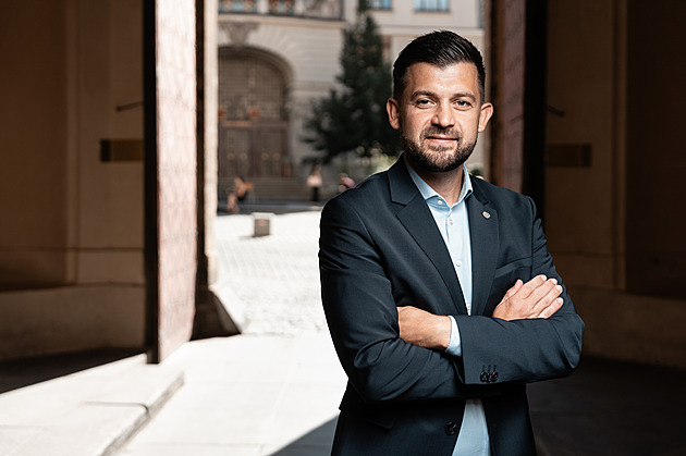 Večer jen Pražané. Lídr ANO Hušbauer chce revoluci parkovacích zón, zůstaly by dvě