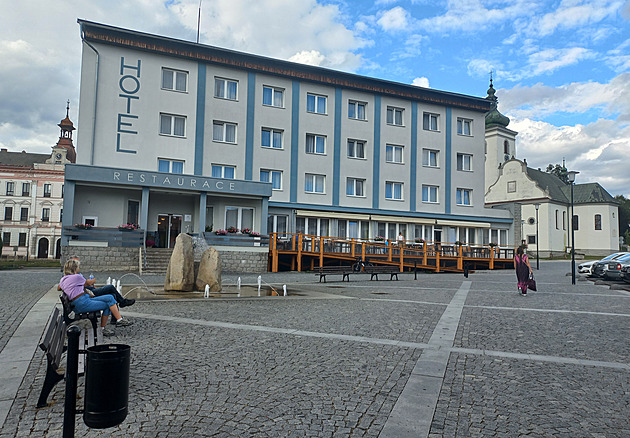Oprava hotelu musí počkat, ve Volarech jsou důležitější akce, zaznělo na zastupitelstvu