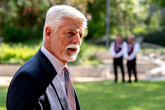Dvě procenta na obranu nestačí, chci to řešit na jednání vlády, řekl Pavel
