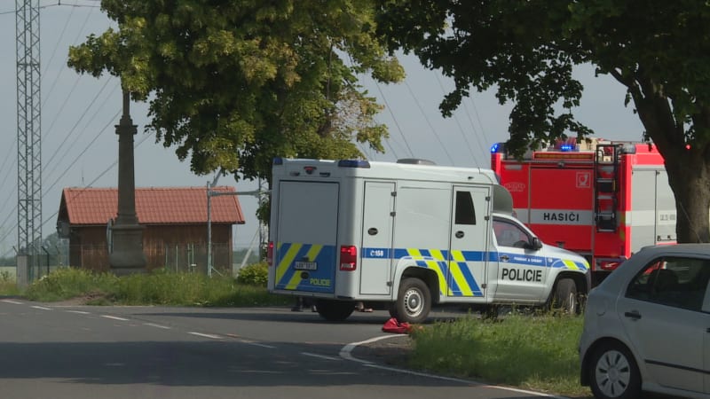 Tragická nehoda u Rokycan: Zemřeli dva mladíci, jejich auto se zřítilo z mostu