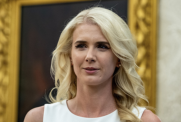 Trump dal vysoké dary asistentkám, i „lidské tiskárně“. Zřejmě porušil zákon