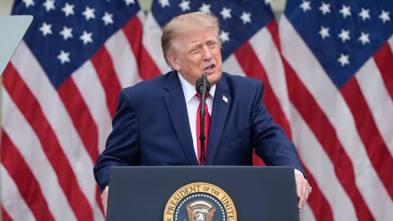USA zažívají úpadek demokracie, píše Politico. Dopady cítí celý svět, riziko konfliktů roste