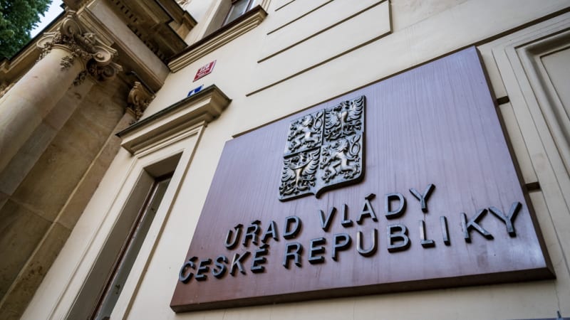 Stanou se z poradních rad kabinetu jen „kývači“? Vláda mění pravidla, Malá mluví o užitečnosti