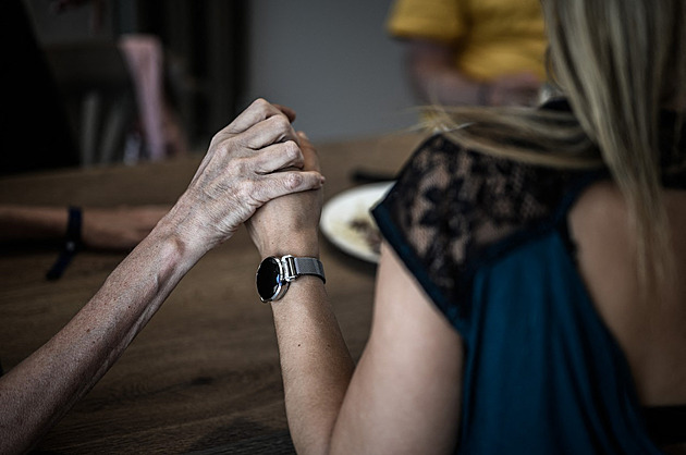 Nemocnice zavádí testy, které mají odhalit Alzheimerovu chorobu už ve středním věku
