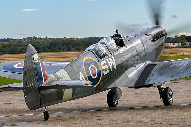 Symfonie motorů Merlin. Duxford oslavil 90. výročí Spitfiru ve velkém stylu