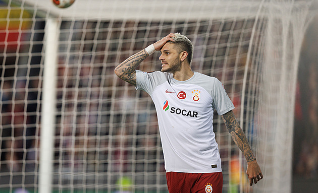 Zákaz do konce století. Fotbalista přišel o řidičák, doplatil na video partnerky