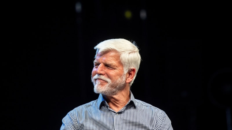 Prezident Pavel se vrátil do Česka. Jde k volbám