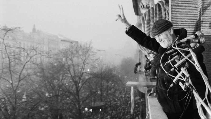 Český film z operačního sálu ohromil festival. Režisér si prosadil „problémového“ Macháčka