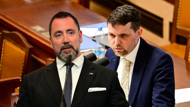 „Proč odcházíte?“ Konflikt Hladíka s Červeným pokračoval mimo sál Sněmovny, padla ostrá slova