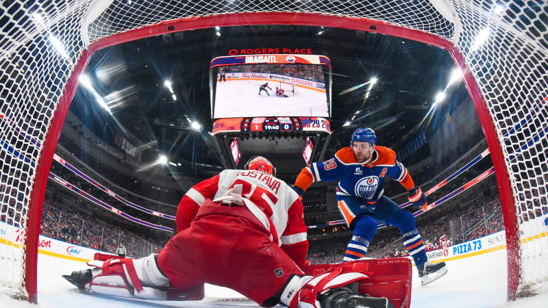 Ve Vsetíně ho vyhnali z brány, teď okouzlil NHL. Postava píše neskutečný příběh