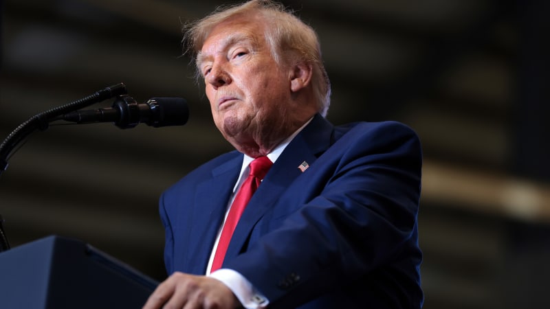 ANALÝZA: Pasti pro Trumpa v boji o Kongres. Sráží ho nejen drahota, válka a umělá inteligence