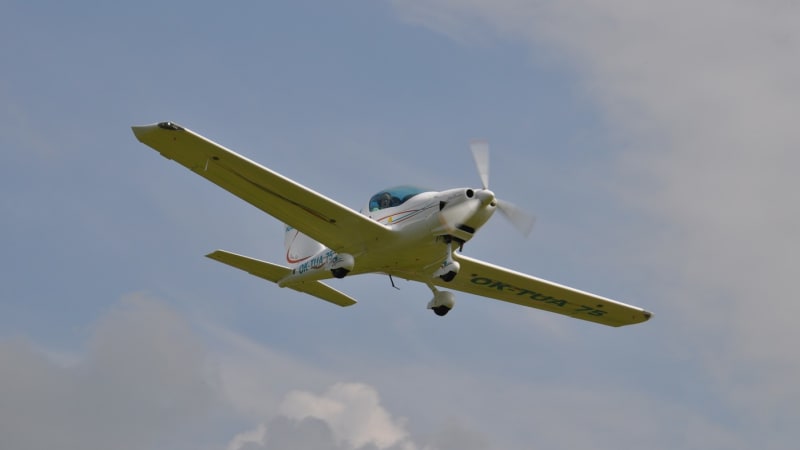 Letecká tragédie u Benešova: Pilot nepřežil, okolnosti nehody vyšetřují kriminalisté